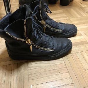 Good deal. Men’s designer sneaker